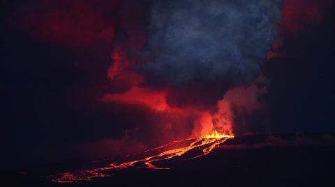 Galapagos Volcano Erupts!